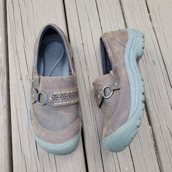 Keen Shoes - Keen Kaci III Dark Earth/Canteen Oiled Leather Floral Slip-on Oxford Loafer Shoe